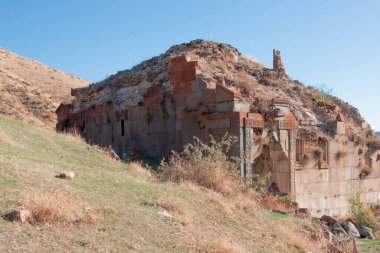 Neghuts Manastırı, Neghuts Vank, Manastır 10 veya 11 'inde kuruldu.