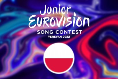 Genç Eurovision 2022, Erivan 'da Ermeni Gençler Eurovision, Polonya' dan katılımcı Polonya bayrağı ile Eurovision arka planı.