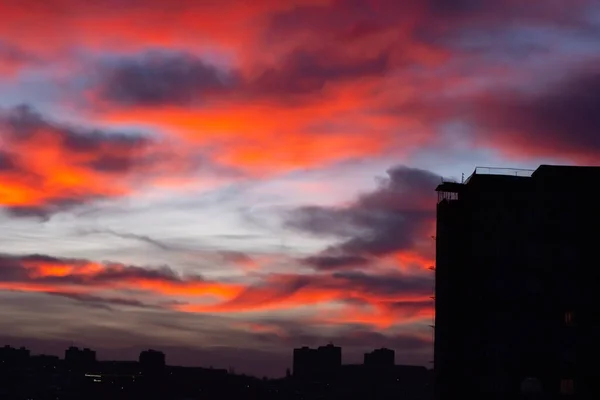 Gyönyörű Napkelte Vörös Sárga Felhők — Stock Fotó