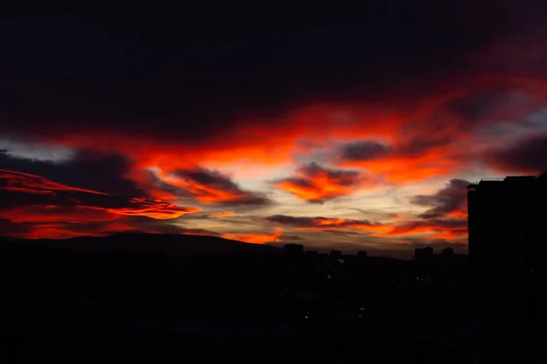 Piękny Wschód Słońca Czerwone Żółte Chmury — Zdjęcie stockowe