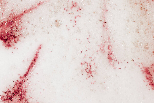 Отпечаток крови в воде с пеной