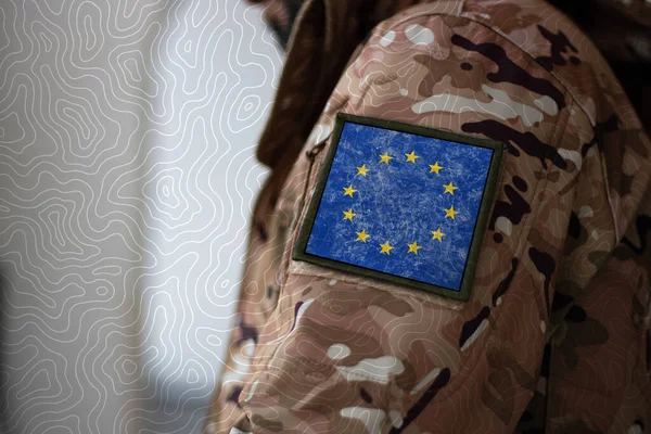 Soldat Der Europäischen Union Soldat Mit Europaflagge Flagge Auf Militäruniform Stockbild