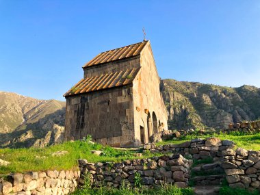 Zorats kilisesi Vayots Dzor ilinin Yeghegis köyünde yer almaktadır.