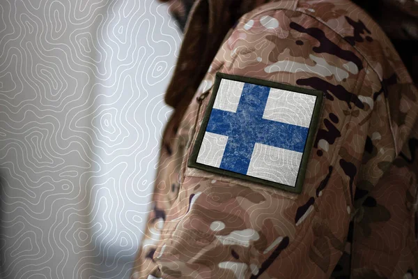 Финский Солдат Солдат Флагом Финляндии Флаг Финляндии Военной Форме Камуфляжная — стоковое фото