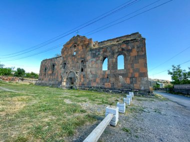 Ptghnavank veya Ptghni Kilisesi Ermenistan 'ın Kotayk ilindeki Ptghni köyünde yer almaktadır.