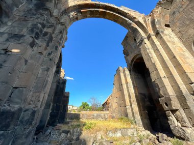 Ptghnavank veya Ptghni Kilisesi Ermenistan 'ın Kotayk ilindeki Ptghni köyünde yer almaktadır.