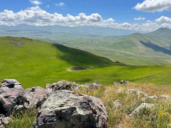 Hatis Dağı Ermenistan Kotayk Ilindeki Bir Köyde Yer Almaktadır — Stok fotoğraf