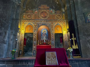 Sevanavank Manastırı 'ndaki sunak, Ermenistan' daki güzel doğa.