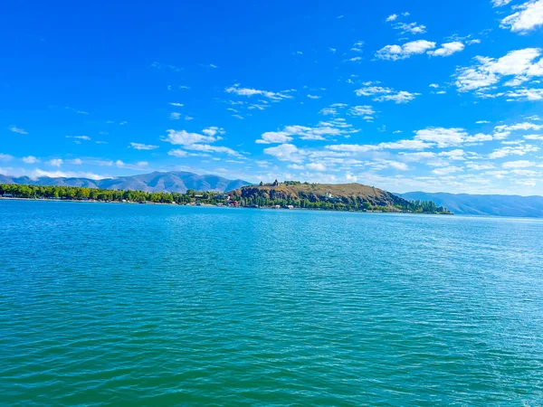 Λίμνη Sevan Νησί Όμορφη Φύση Στην Αρμενία Sevan Village Στην — Φωτογραφία Αρχείου