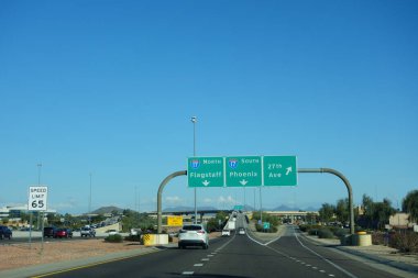 Arizona 101 Rampa çıkışı Kuzey ve Güney, Flagstaff veya Phoenix 'e doğru; kopyalama alanı