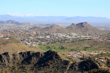 Phoenix ve Scottsdale 'in hava manzarası North Mountain Park yürüyüş parkından Arizona' ya.