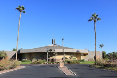 Phoenix, AZ - 11 Kasım 2023: Kuzey-Batı Phoenix, Arizona 'da bulunan Palmcroft Kilisesine giriş ve yön işareti