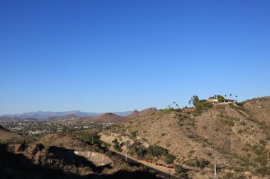 Kuzey Dağ Parkı yürüyüş parkından Arizona 'ya kadar Nort Phoenix' teki Pointe Tapatio üzerinde Moon Valley manzarası