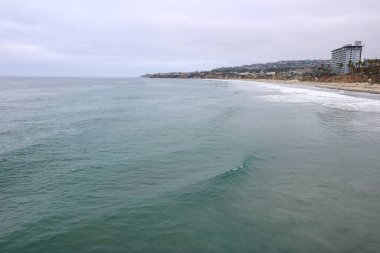 Kuzey Pasifik Sahili, San Diego, Kaliforniya 'da sabah sörfü