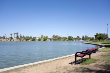 Kiwanis Gölü, Tempe, Arizona 'da dekoratif tezgah tezgahı kuruldu.
