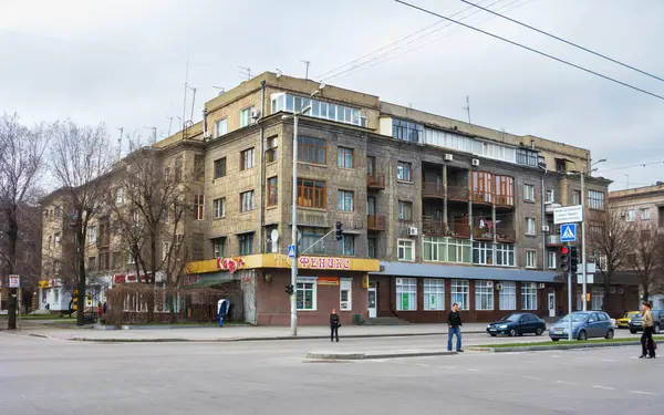 stock image Zaporizhzhya, UA - March 3, 2009: Mid-twentieth century Soviet architecture also known as Stalin buildings along Sobornyi Avenue in historic Sotsmisto district in Ukrainian city of Zaporizhzhia 