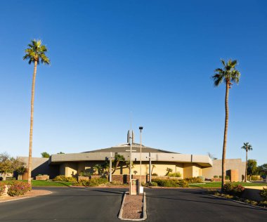 Phoenix, AZ - 7 Aralık 2023: Kuzey-Batı Phoenix, Arizona 'da bulunan Palmcroft Kilisesi tesislerine giriş ve yön işareti