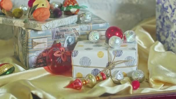 Üveggolyó Rombuszokkal Ágon Szilveszterkor Régi Játékok Karácsonyfán Közelkép Dekoráció Egy — Stock videók