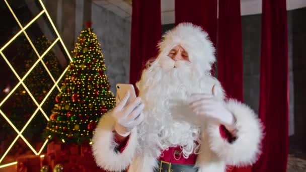 Tomten Talar Med Videosamtal Nyår Humör Som Santa Skapar Genom — Stockvideo