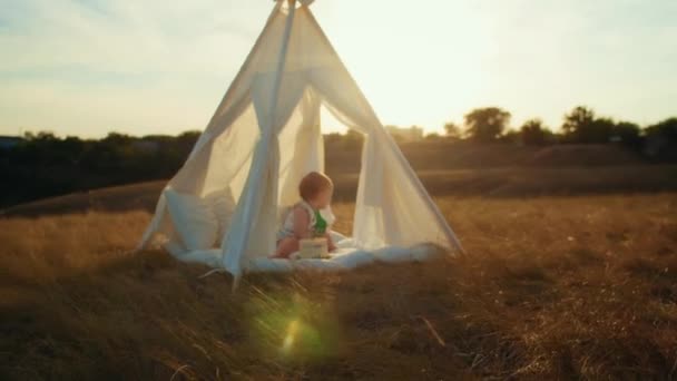 Childs Lifestyle Happy Birthday Autumn Field Sunset Little Kid Tent — Stock Video