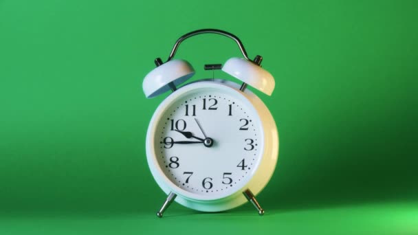 Analog Clock Goes Green Screen Timelapse Fast Passage Time — Stock video