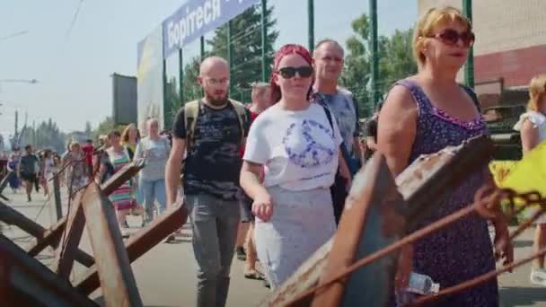 Ukrainian Women Men Gathered Peaceful Rally Support Azov Prisoners War — Stock videók