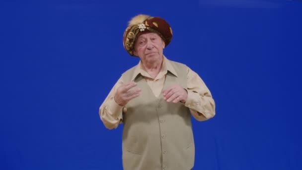 青い画面のユダヤ人の老人はあなたに幸せなロシュ ハシャナーを願っています 民族衣装を着たユダヤ人からの新年の挨拶 — ストック動画