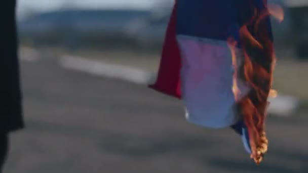 러시아 사이의 이손에 불붙은 러시아의 국기를 2022 — 비디오