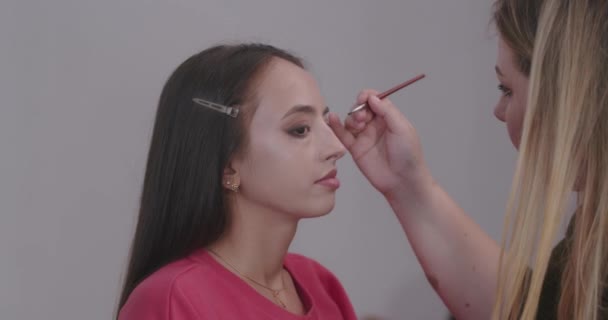 Színfalak Mögött Miközben Modelleket Készít Fényképezéshez Egy Profi Fotóstúdióban Egy — Stock videók
