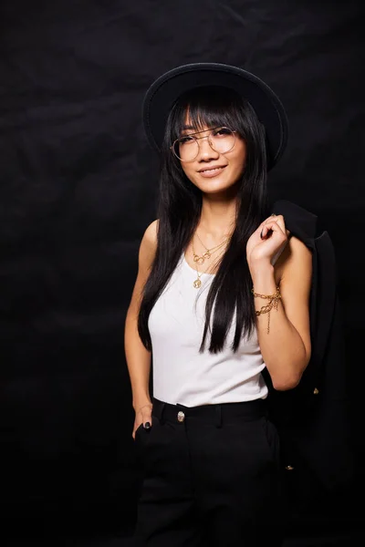 Portrait Beautiful Asian Women Cool Confident Casual Clothes White Background — Φωτογραφία Αρχείου