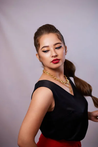 Retrato Una Joven Ucraniana Fondo Después Del Maquillaje Peinado Para —  Fotos de Stock