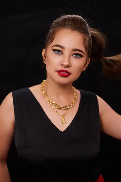 Portret Młodej Ukraińskiej Kobiety Tle Makijażu Fryzurze Reklamy Odzieży — Zdjęcie stockowe