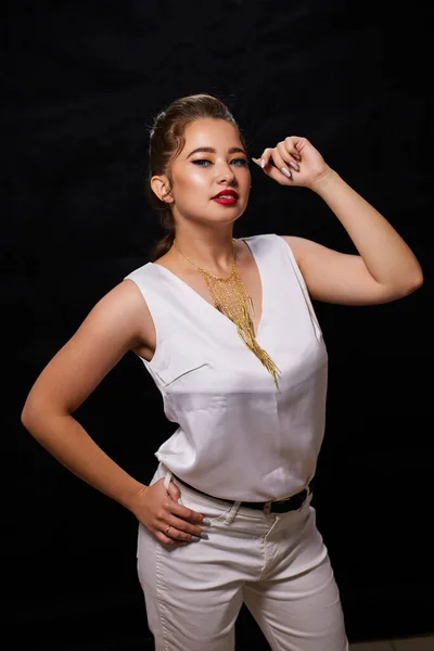 Portrét Záběr Mladé Ukrajinské Ženy Pozadí Make Upu Účesu Pro — Stock fotografie