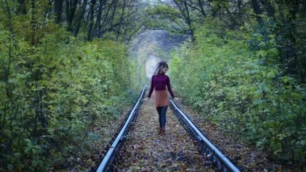 Happy Young Female Tourist Spinning Tunnel Love Autumn Leaves Breathing — Wideo stockowe