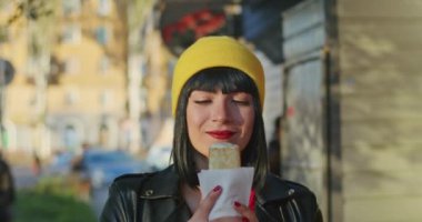 İtalyan yemeği fotoğrafını hipster kadın