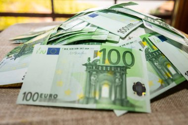 100 Euro 'luk Banknotlar Yakından Zenginlik, Finans ve Para Birimi Konsepti