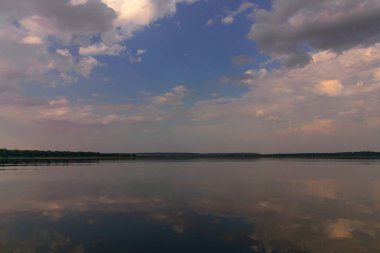 Günbatımı Gökyüzü ve Suyun Bedeni, Doğanın Güzelliği
