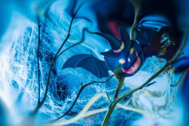 Cadılar Bayramı Gecesi: İblisler Sisler Arasında Uçuyor