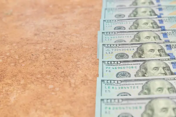 Servet ve Başarı Konsepti Üzerinde Yüz Amerikan Doları Faturası