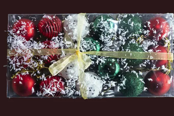 Kırmızı Fiyonk ve Altın Kurdele Tatil Dekorasyonlu Noel Süsleme Kutusu