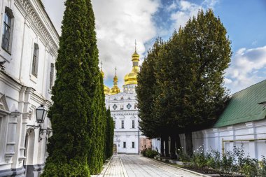 Kyiv-Pechersk Lavra Katedrali Altın Kubbe ve Süslü Dekor, Ukrayna 'nın Kyiv kentindeki Tarihi Ortodoks Tapınağı