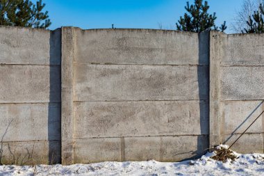 Kış Kenti Şehir Yapısında Beton Çit ve Dikey Destekler