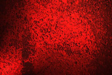 Aydınlatma ve soyut endüstriyel arkaplan ile sert kırmızı-siyah doku