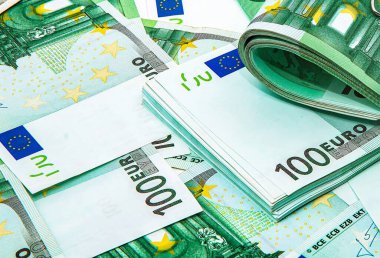 Arka arkaya düzenlenmiş 100 avroluk banknotlar, Avrupa para birimi geçmişi.