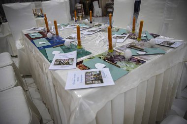 Paskalya yumurtası dekorasyonu için 30 Mart 2025 'te Ternopil, Ukrayna' da geleneksel Pysanka atölyesi