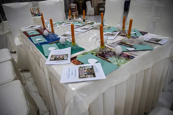 Paskalya yumurtası dekorasyonu için 30 Mart 2025 'te Ternopil, Ukrayna' da geleneksel Pysanka atölyesi