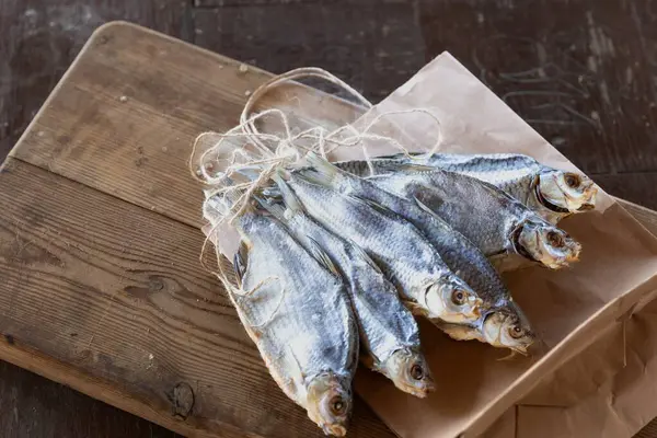 Çuval Örtüsünde Kurutulmuş Balık Yakından