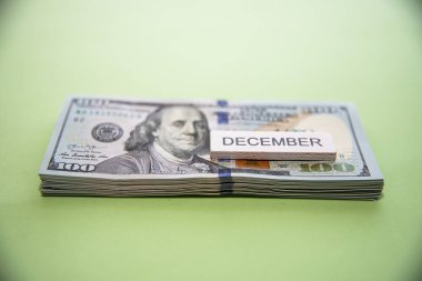 Yıl sonu maliyesi etiketli Amerikan doları yığını