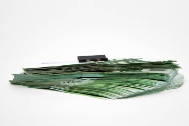 Dağıtılmış 100 Euro 'luk Banknotlar ve Binder Clip