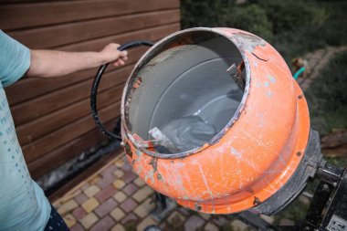 Kuru karışım ve tozla dönen çimento karıştırıcı, inşaat ekipmanları iş başında